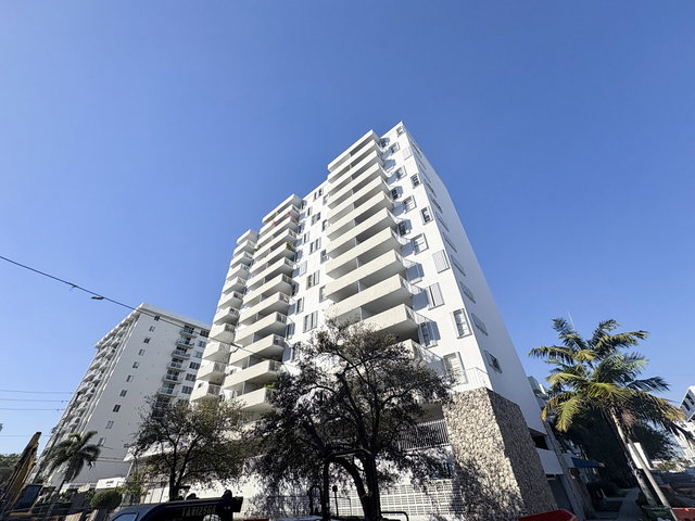 Lincoln West Condo photo 3